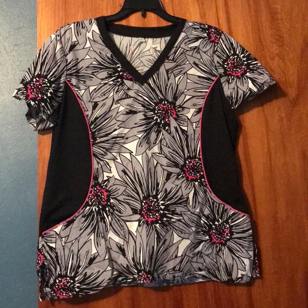 Scrub top large